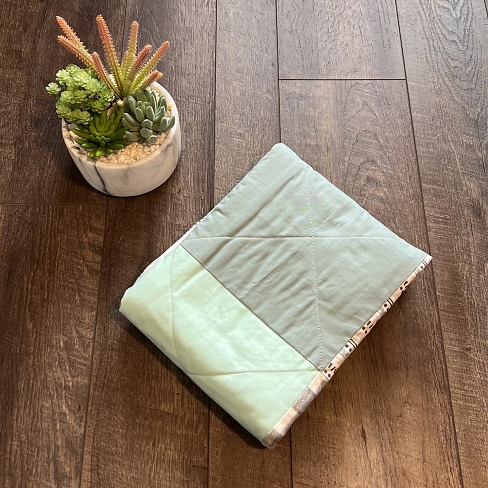 SOLD NEW Handmade green and gray baby boy quilt D5 - Picture 2 of 11